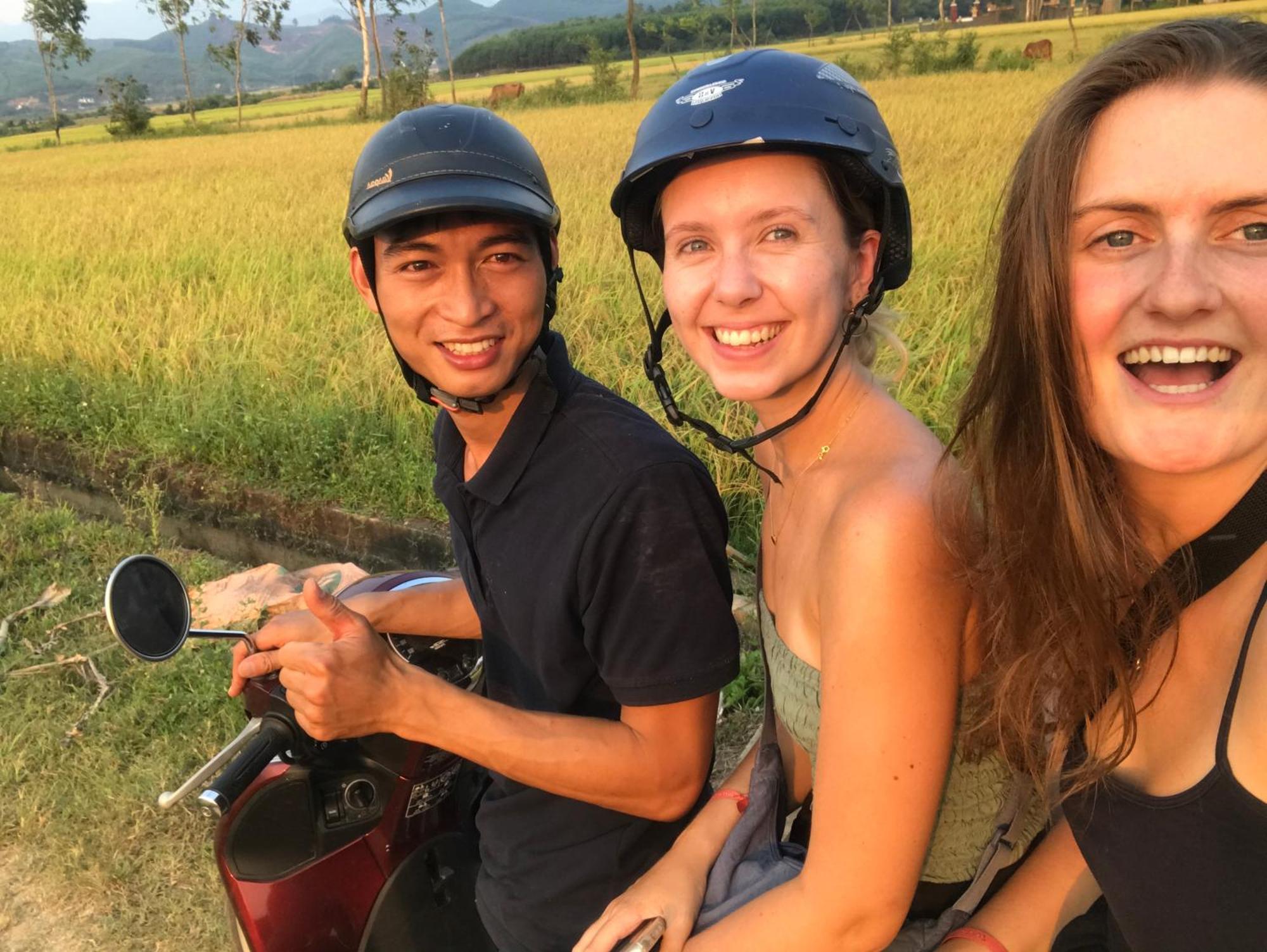 Happy Field Homestay Phong Nha Exteriör bild